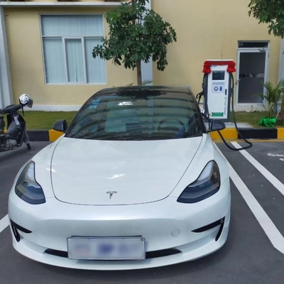 CCS 타입 2 CHAdeMO 인터페이스가 있는 야외 공공 EV 충전소