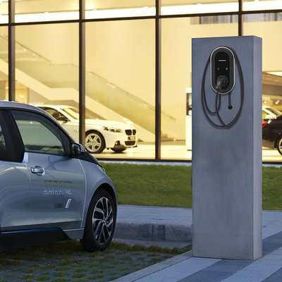 벽에 장착된 / 기둥 KIWI 22KW 빠른 EV 충전기 380v 입력 전압 및 케이블 유형 1 2