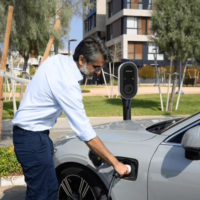벽에 장착된 / 기둥 KIWI 22KW 빠른 EV 충전기 380v 입력 전압 및 케이블 유형 1 2